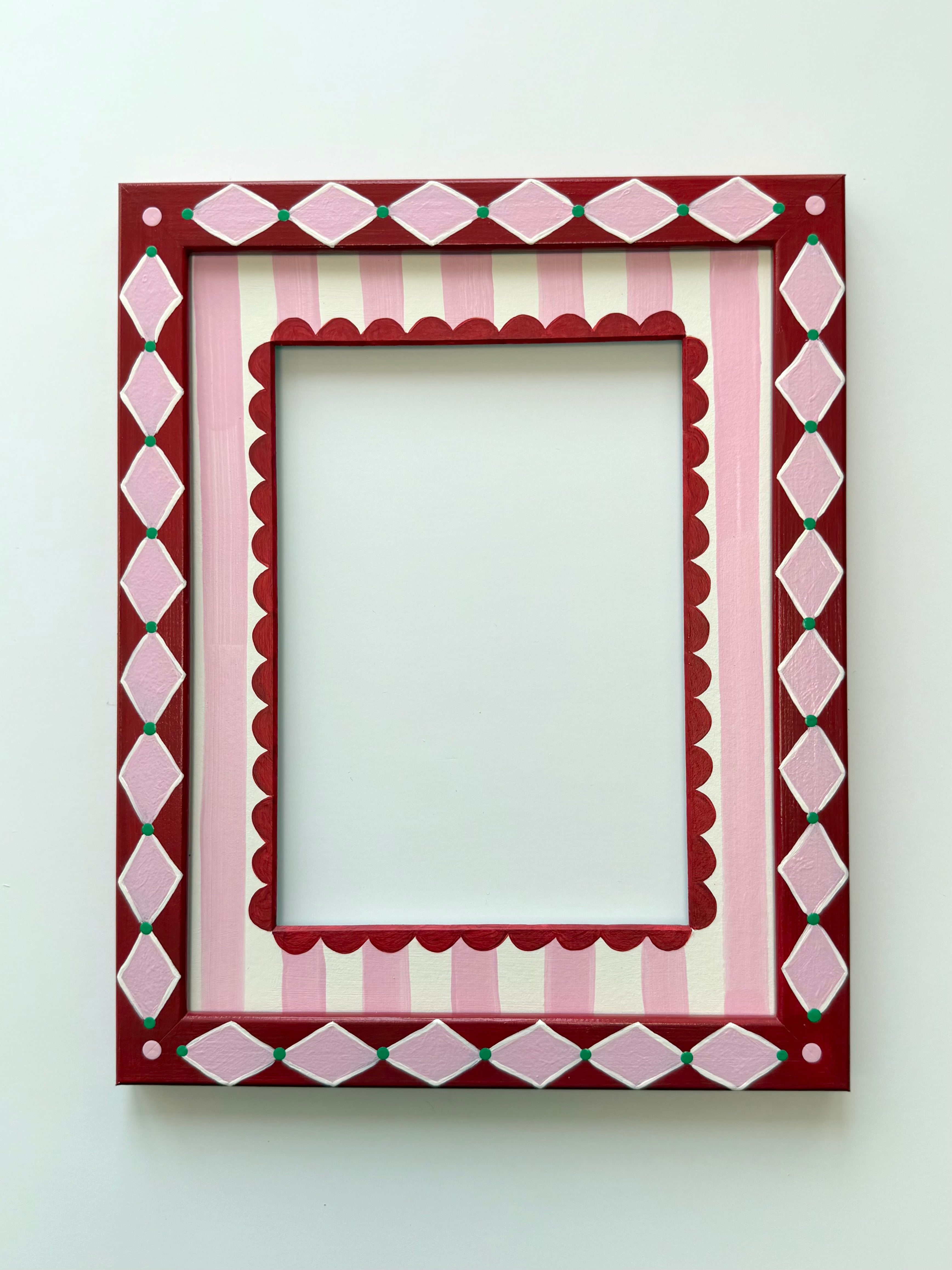 Red and Pink Diamond Frame with Pink Stripe and Red Scallop Mount